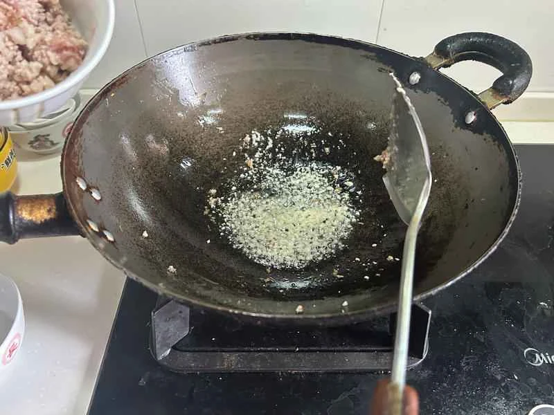 How to make pure milk hand-torn toast: Step 1