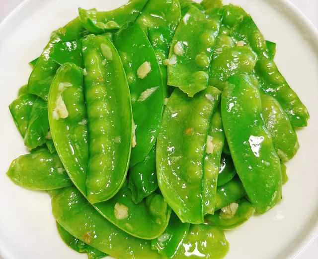 Simple and delicious recipe for garlic snow peas
