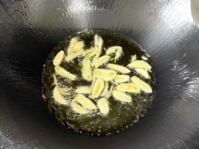 How to make pure milk hand-torn toast: Step 1