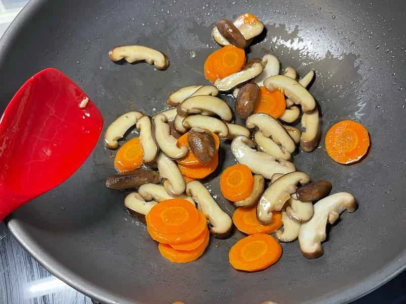 How to make pure milk hand-torn toast: Step 1