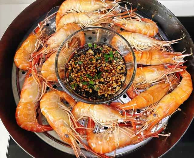 Super easy recipe for steamed shrimp with classic dipping sauce