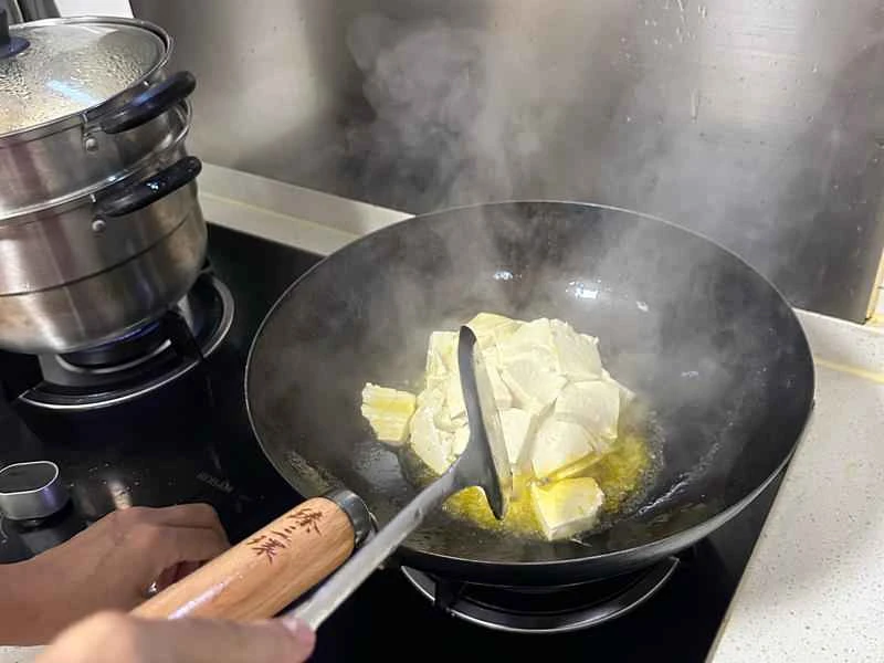 How to make pure milk hand-torn toast: Step 1