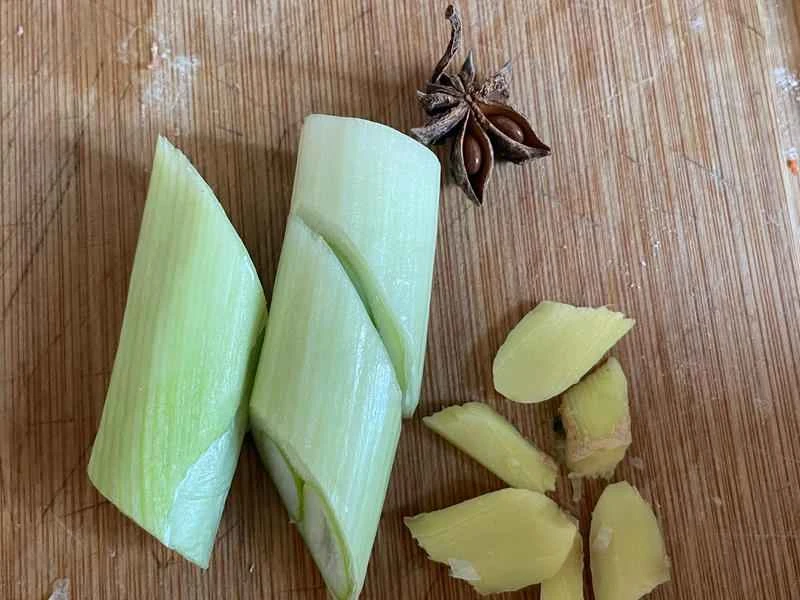 How to make pure milk hand-torn toast: Step 1