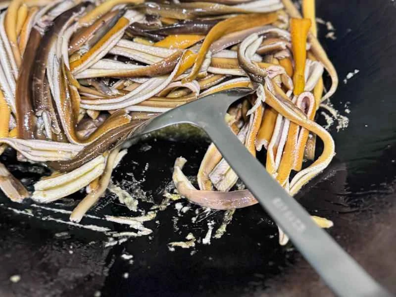 How to make pure milk hand-torn toast: Step 1