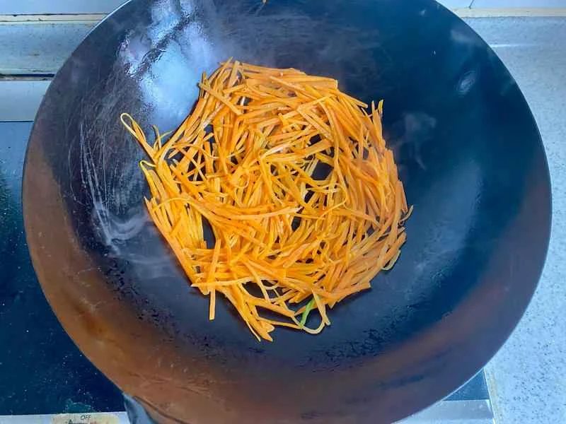 How to make pure milk hand-torn toast: Step 1