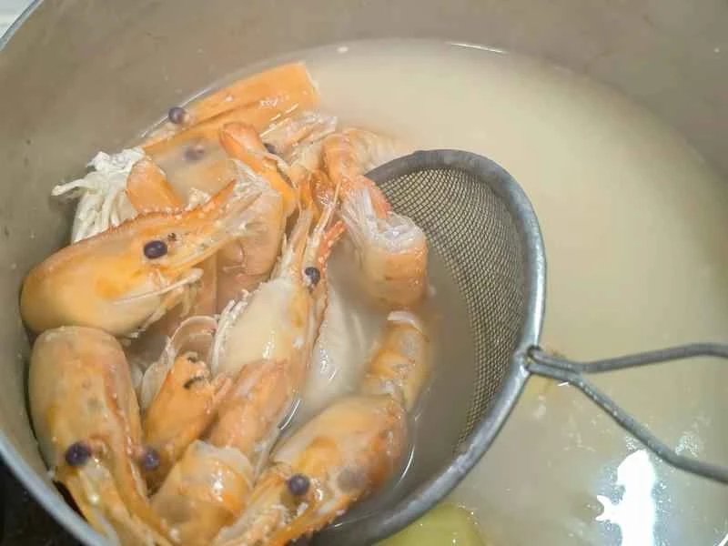 How to make pure milk hand-torn toast: Step 1