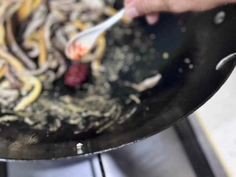 How to make pure milk hand-torn toast: Step 1