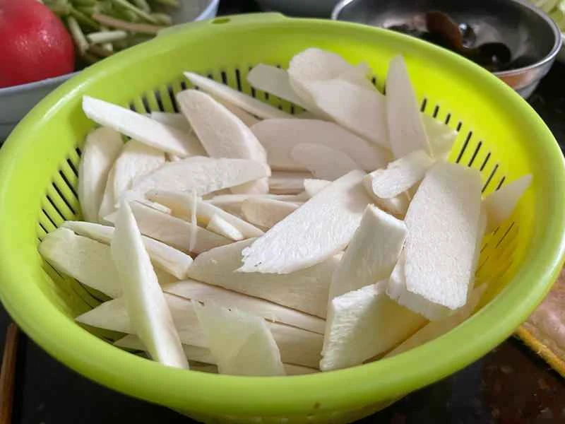 How to make pure milk hand-torn toast: Step 1