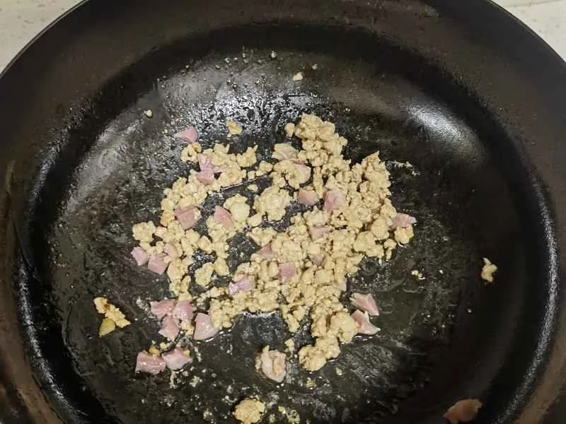 How to make pure milk hand-torn toast: Step 1