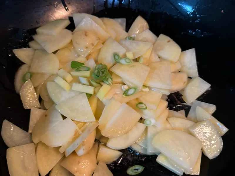 How to make pure milk hand-torn toast: Step 1