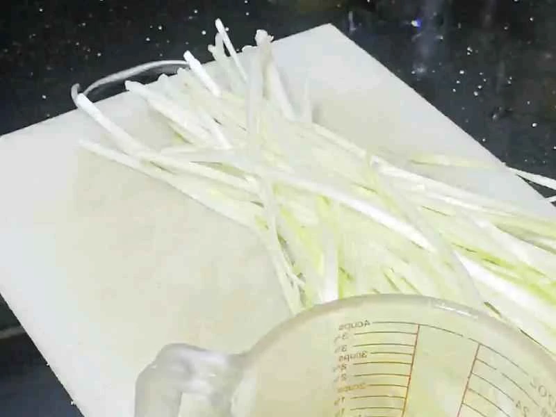 How to make pure milk hand-torn toast: Step 1