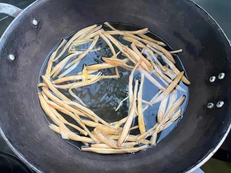 How to make pure milk hand-torn toast: Step 1