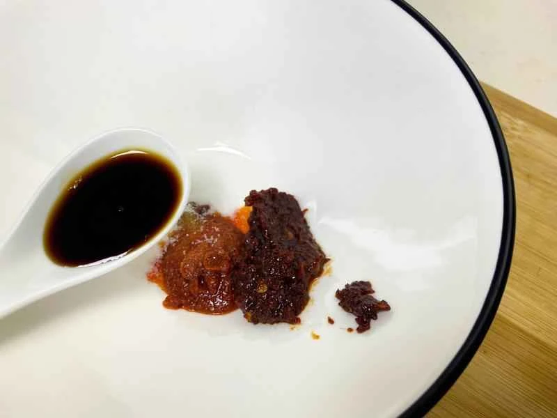 How to make pure milk hand-torn toast: Step 1