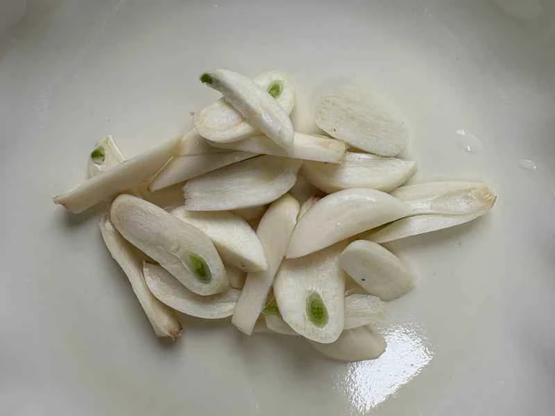 How to make pure milk hand-torn toast: Step 1