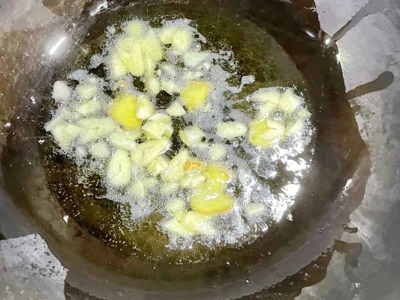 How to make pure milk hand-torn toast: Step 1