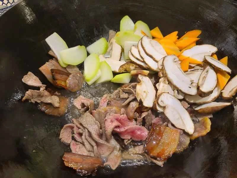 How to make pure milk hand-torn toast: Step 1