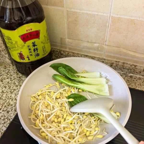 How to make pure milk hand-torn toast: Step 1