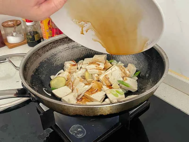 How to make pure milk hand-torn toast: Step 1