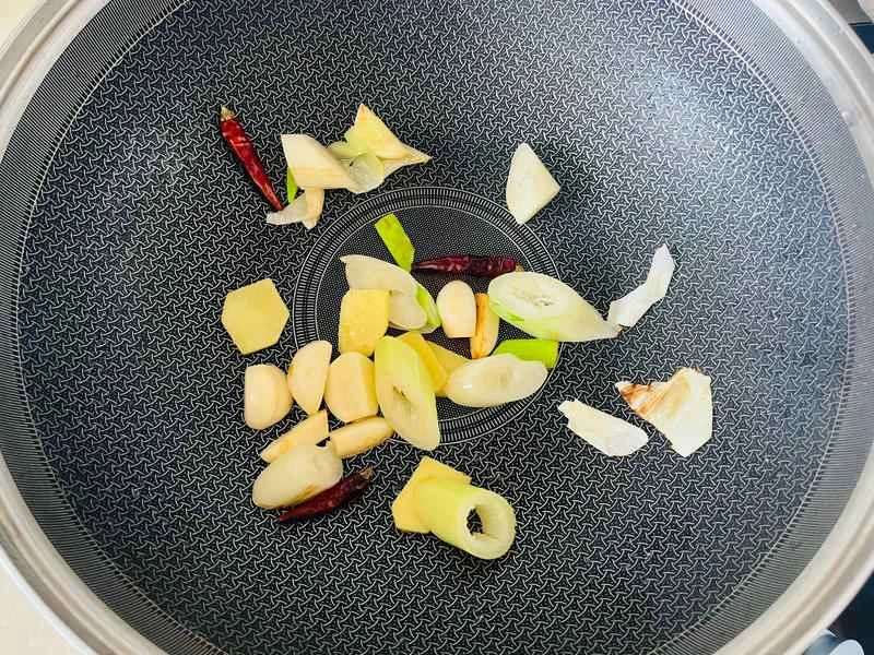 How to make pure milk hand-torn toast: Step 1