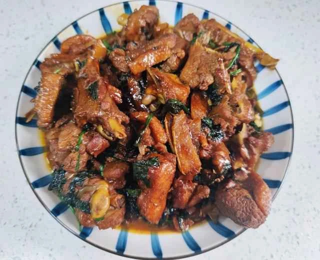 Home-style dish that goes well with rice: Braised Duck with Perilla Leaves