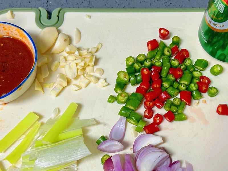 How to make pure milk hand-torn toast: Step 1