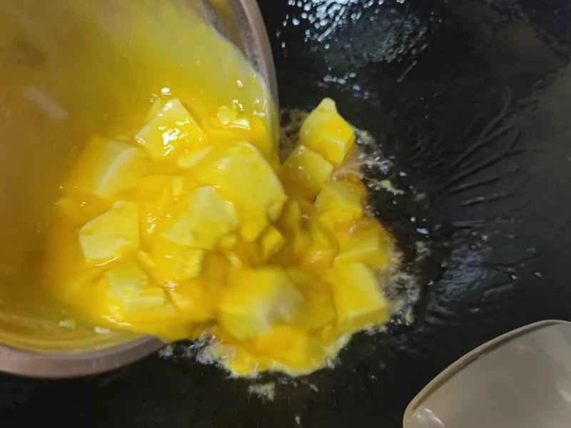 How to make pure milk hand-torn toast: Step 1