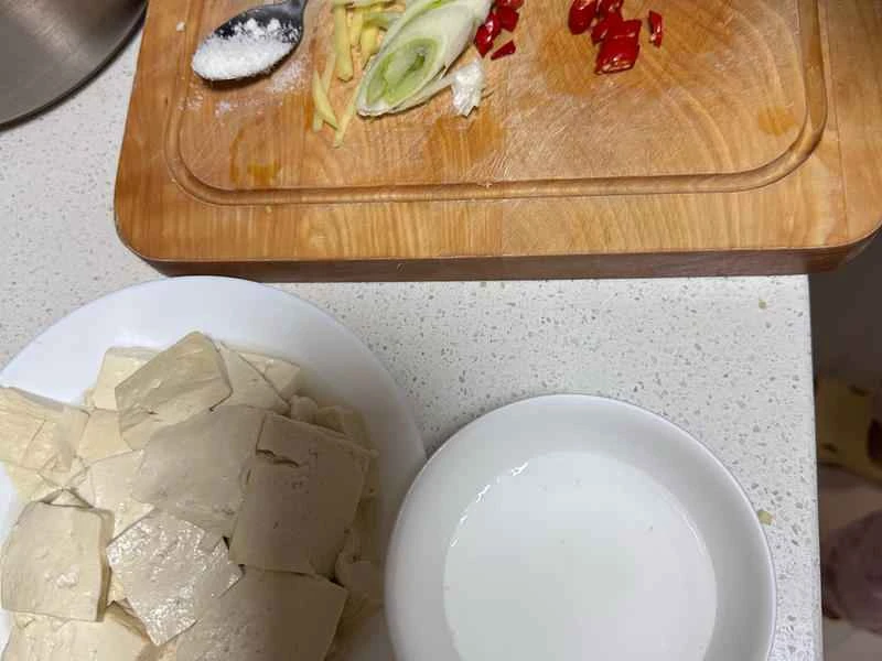 How to make pure milk hand-torn toast: Step 1