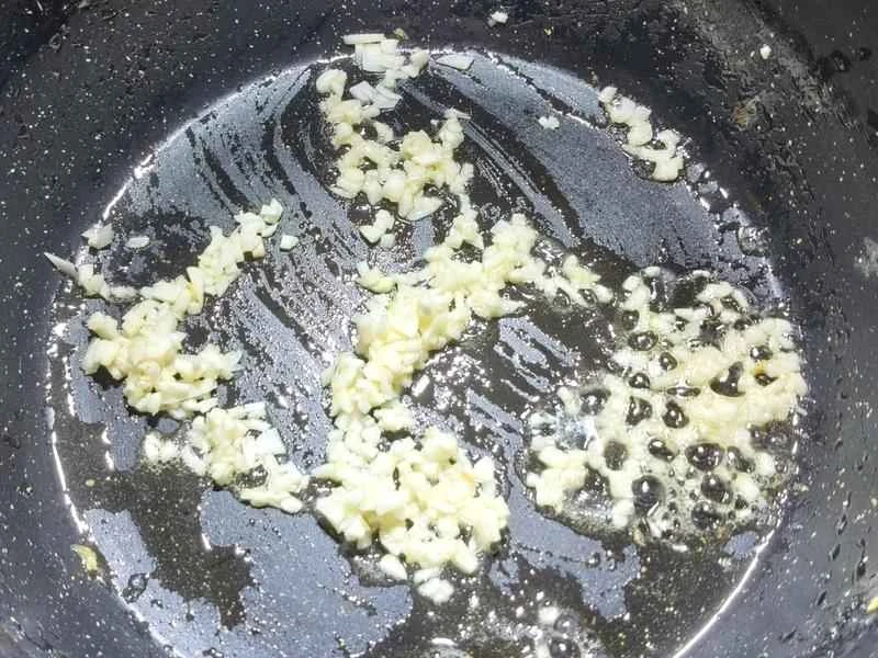 How to make pure milk hand-torn toast: Step 1