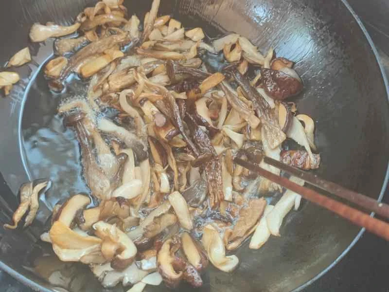 How to make pure milk hand-torn toast: Step 1