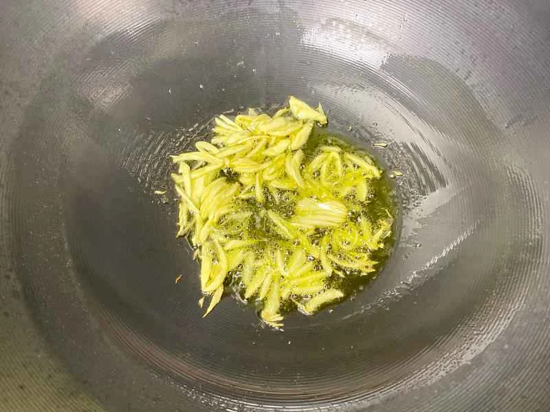 How to make pure milk hand-torn toast: Step 1