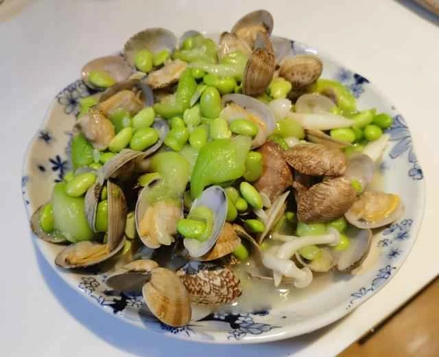 Summer Delight - Recipe for Stir-fried Clams with Loofah and Edamame