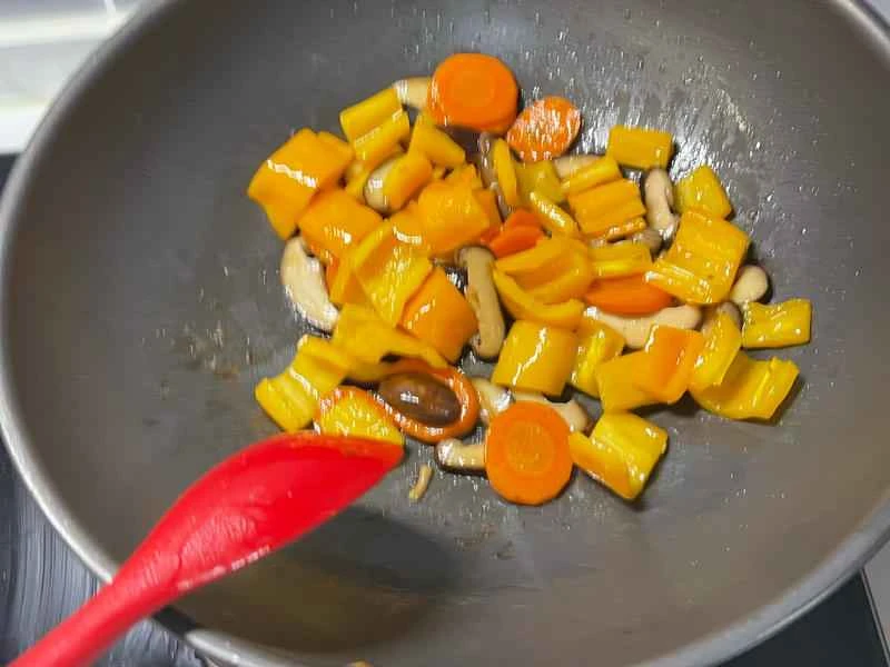 How to make pure milk hand-torn toast: Step 1