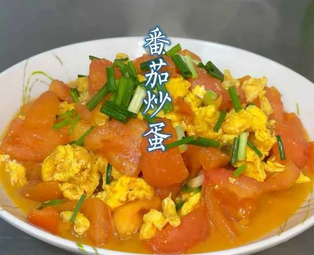 Scrambled eggs with tomatoes – a simple and unpretentious home-style dish recipe.