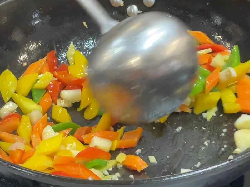 How to make pure milk hand-torn toast: Step 1