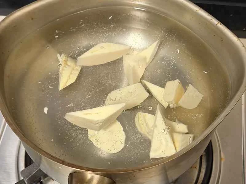 How to make pure milk hand-torn toast: Step 1