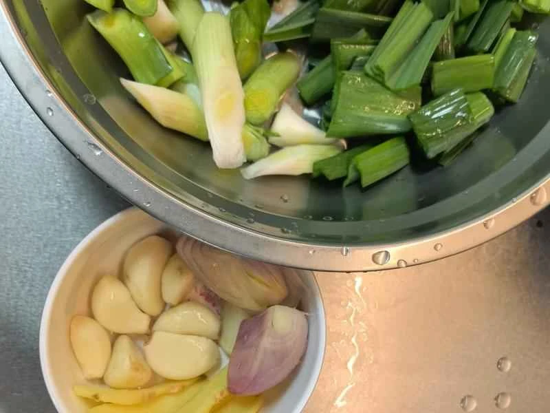 How to make pure milk hand-torn toast: Step 1