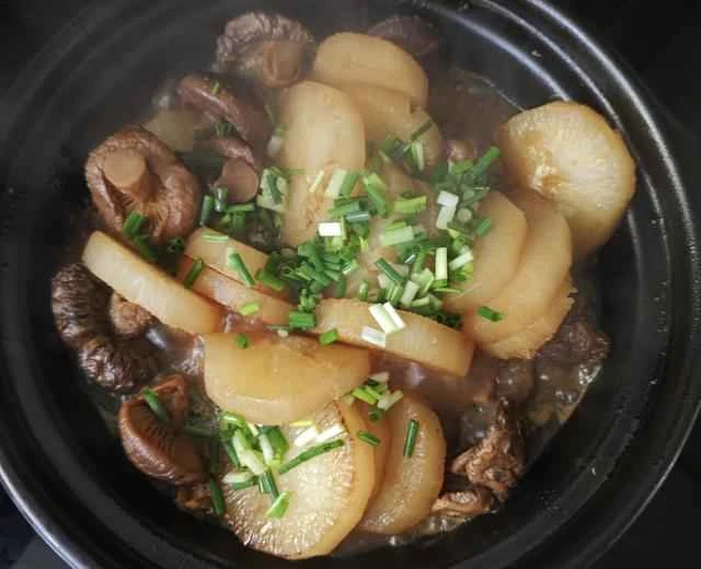 Recipe for Braised White Radish with Shiitake Mushrooms in a Clay Pot