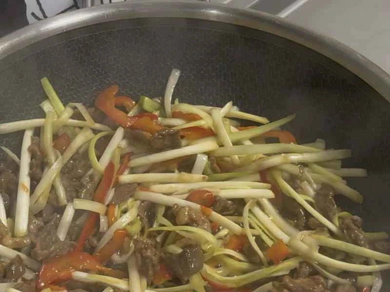 How to make pure milk hand-torn toast: Step 1