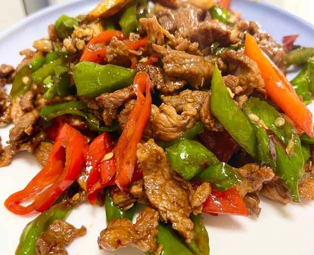Home-style dish: Stir-fried pork with chili peppers
