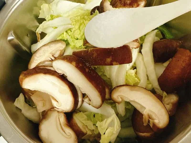 How to make pure milk hand-torn toast: Step 1